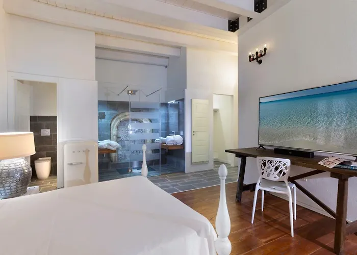 Гостевой дом Marina Harbour & Lounge